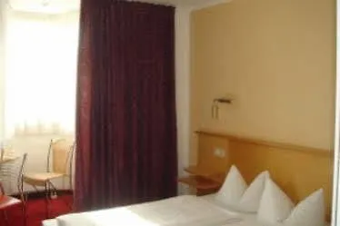 Am Buschkrugpark 2* Berlijn